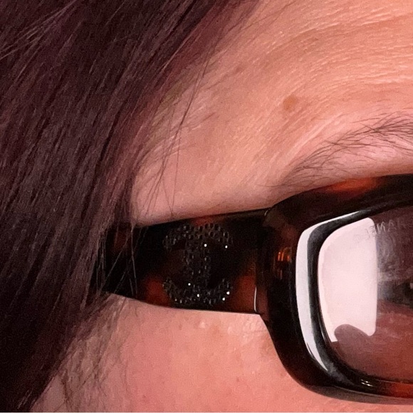 Preloved Authentic Chanel Tortoise Shell Sunglasses - Picture 10 of 10